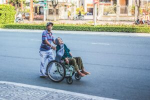क्या वाकई Claude भावनात्मक सहारा दे सकता है? Anthropic के दावे पर सवाल