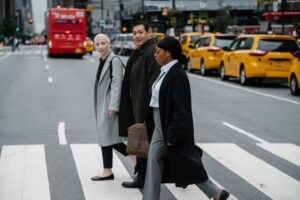 NYC के बिजनेस लीडर्स की मांग: क्या कुओमो मेयर रेस से हटेंगे पूरी तरह? जानें पूरी खबर!