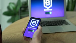 मैंने बाजार के सबसे लोकप्रिय रोबोट लॉन मोवर का टेस्ट किया – और यह $5,000 का धोखा साबित हुआ!