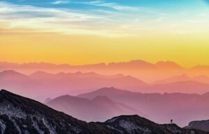 कर्नाटक के जंगल में 7 साल से गुफा में रह रही रूसी महिला और उसकी बेटियों का रहस्यमय मामला