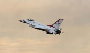“F-16 को पीछे छोड़ दें! ये 10 घातक हथियार युद्ध का रुख पलभर में बदल सकते हैं”