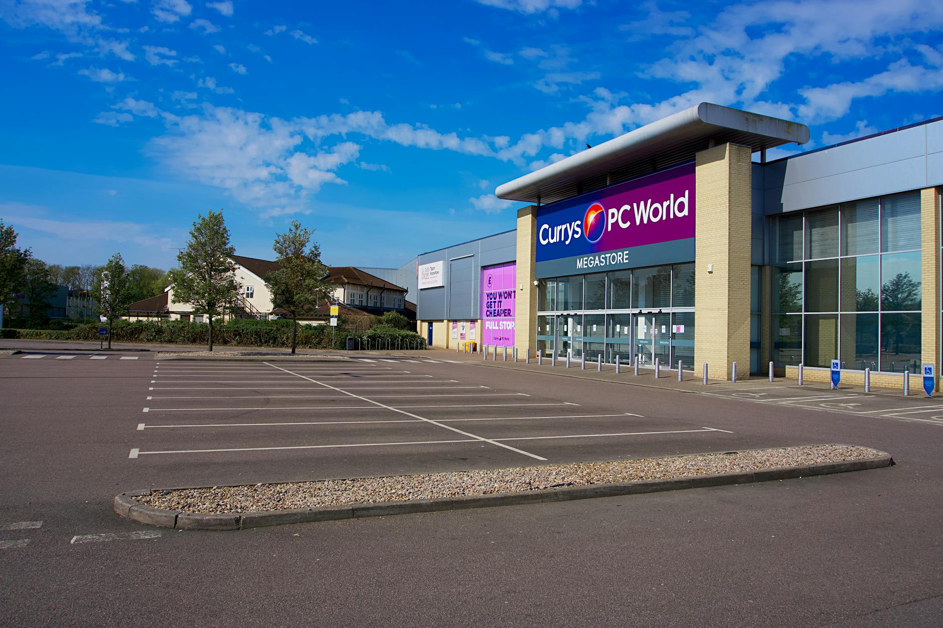 uk retail sales rebound below expectations june 20250725085259607629
