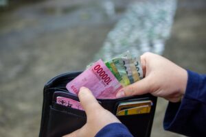 UPPSC में 12वीं पास के लिए बड़ा मौका! 20,000 रुपये सैलरी के साथ नौकरी पाएं