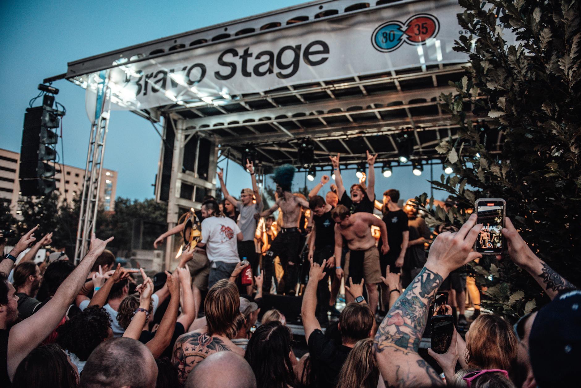 oasis concert fan death beer record 20250804015201958996