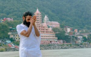 “Swami Ramdev का कब्ज का रामबाण इलाज: इस फल को रोज खाएं, टॉयलेट में बैठते ही पेट हो जाएगा साफ!”