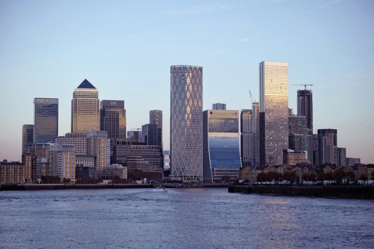 बैंक ऑफ इंग्लैंड की टाइट वोटिंग: UK में बढ़ती महंगाई को लेकर बढ़ी चिंता