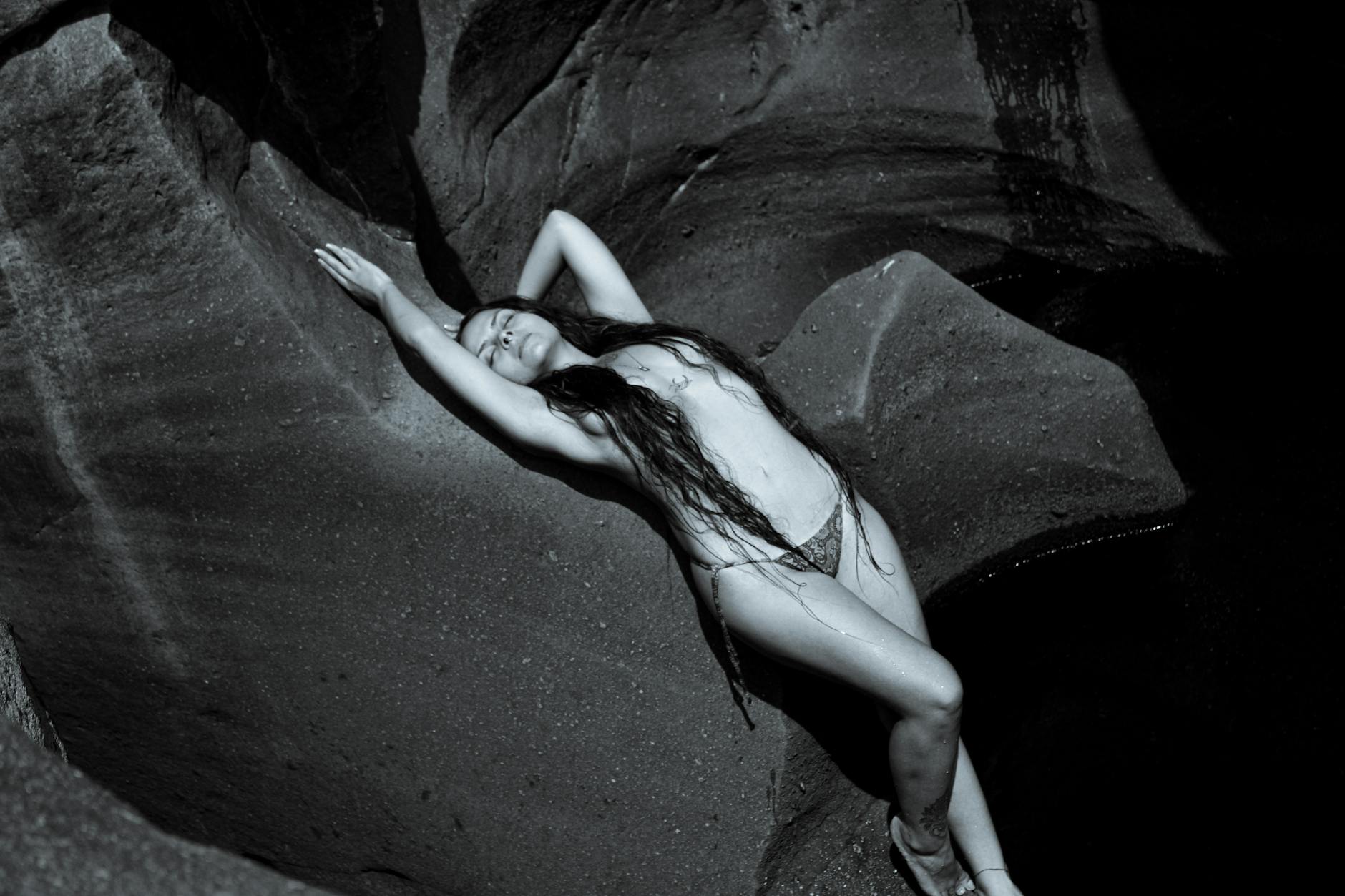 woman dies bus brazil 26 iphones glued body 20250802232837417901